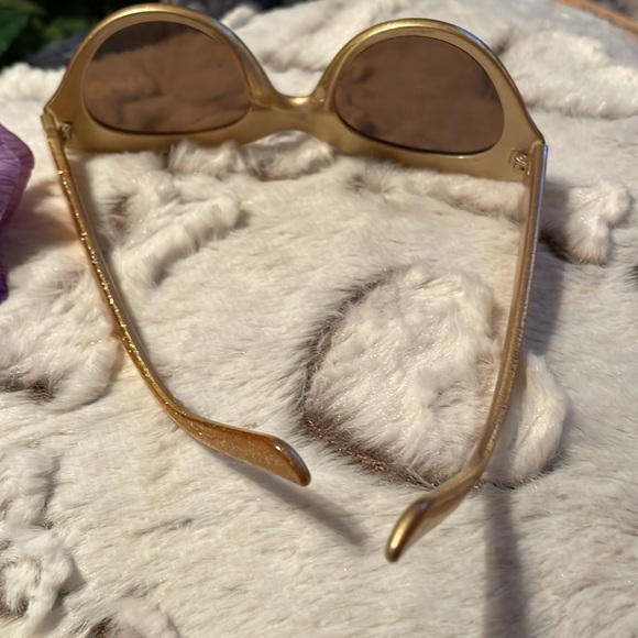 “Cat Eye”🕶️ bling gold glitter Sunglasses Lightweight & durable in EUC No Flaws - Picture 3 of 11
